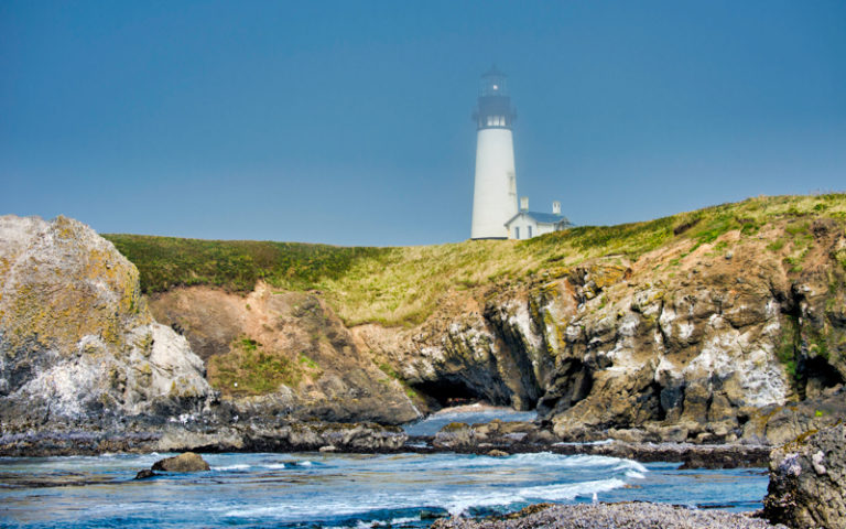  Yaquina Bay Lighthouse 